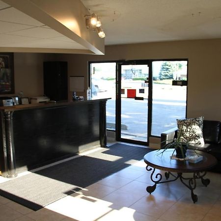 Cedar Inn Lloydminster Ngoại thất bức ảnh