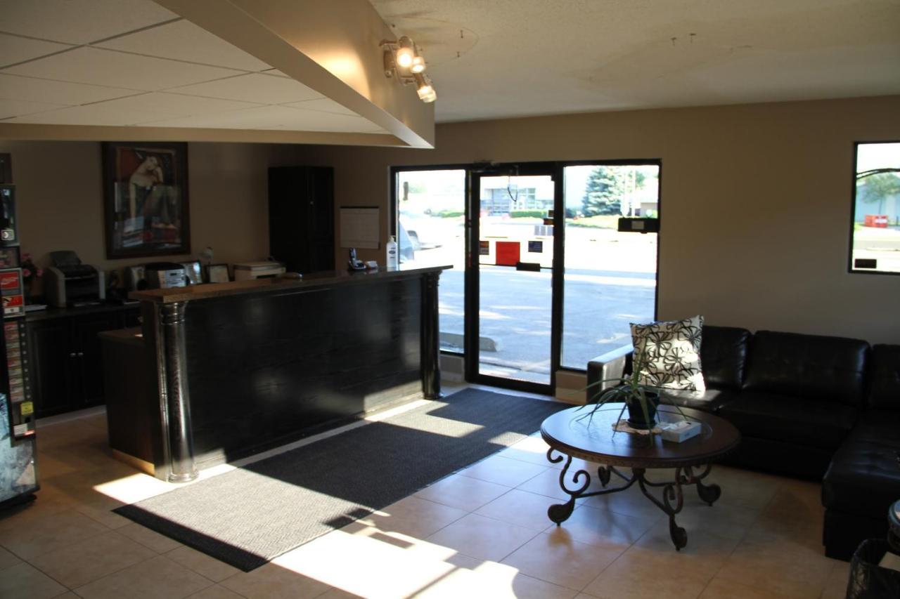 Cedar Inn Lloydminster Ngoại thất bức ảnh