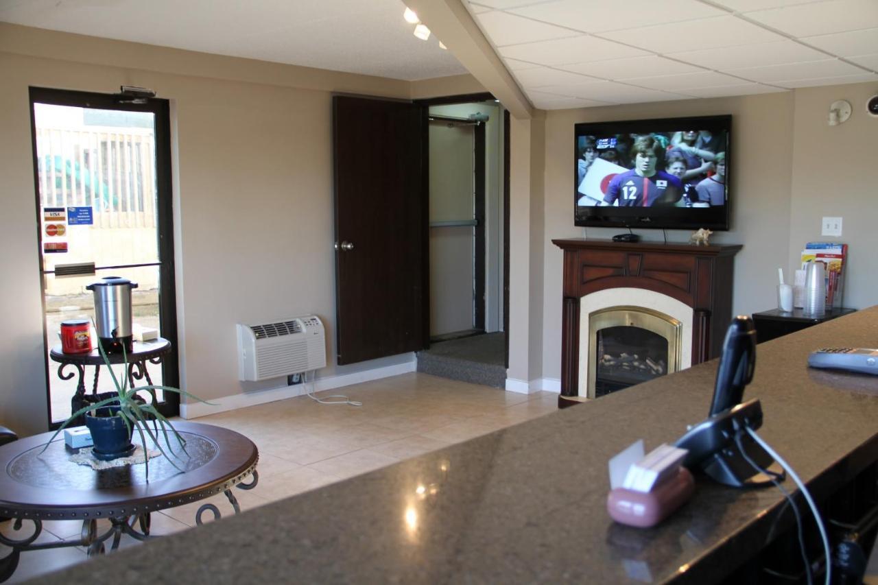 Cedar Inn Lloydminster Ngoại thất bức ảnh